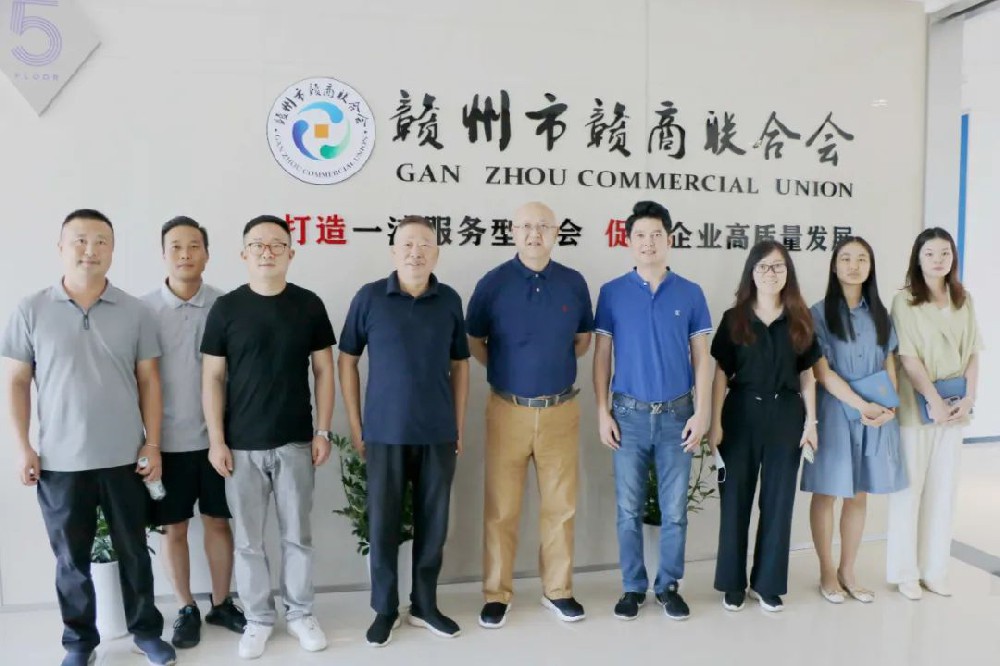 商會監事會主席、江西憶源多媒體科技有限公司董事長徐林楠一行來商會秘書處參觀交流